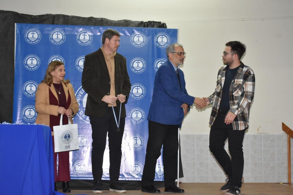 La UCALP reconoció la excelencia de sus estudiantes, abanderados y deportistas 