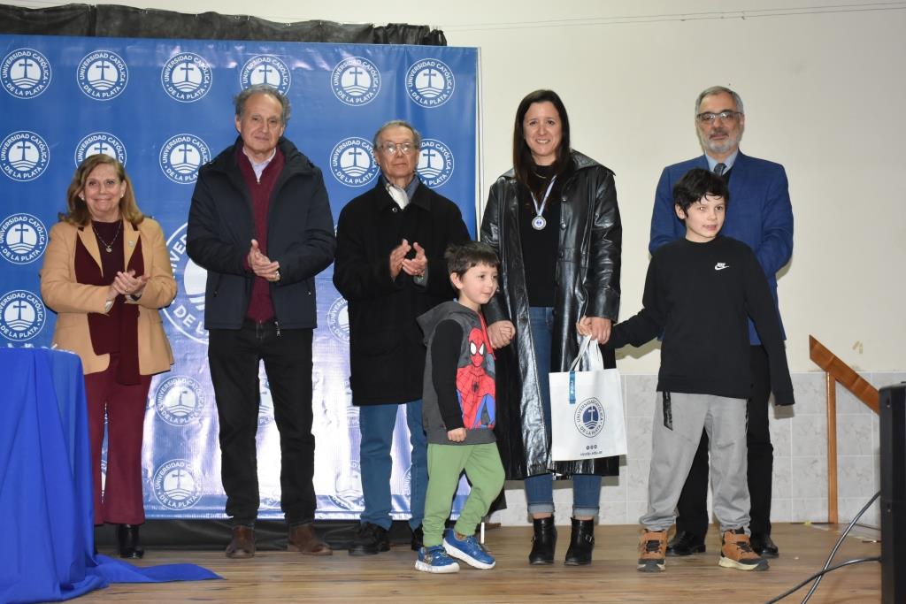 La UCALP reconoció la excelencia de sus estudiantes, abanderados y deportistas 