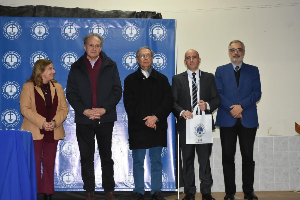 La UCALP reconoció la excelencia de sus estudiantes, abanderados y deportistas 