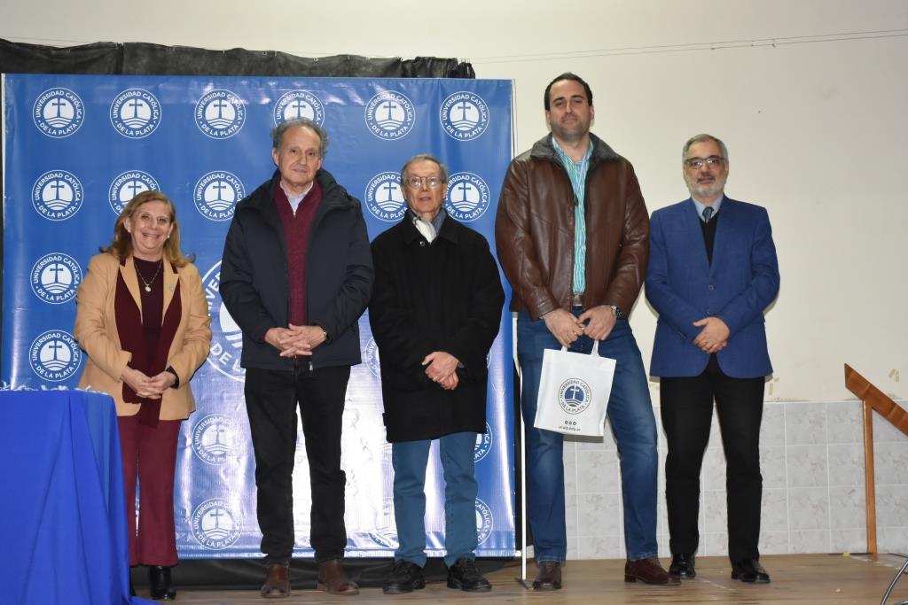La UCALP reconoció la excelencia de sus estudiantes, abanderados y deportistas 