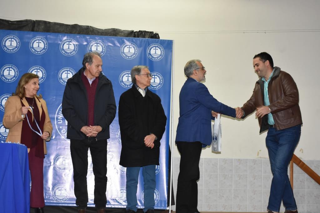 La UCALP reconoció la excelencia de sus estudiantes, abanderados y deportistas 