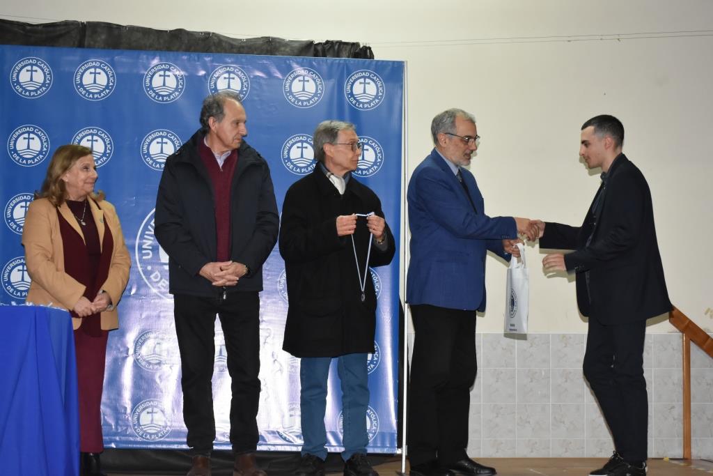 La UCALP reconoció la excelencia de sus estudiantes, abanderados y deportistas 