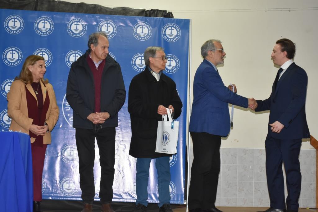 La UCALP reconoció la excelencia de sus estudiantes, abanderados y deportistas 