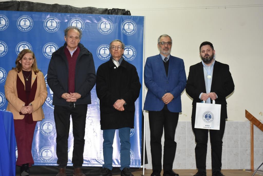 La UCALP reconoció la excelencia de sus estudiantes, abanderados y deportistas 