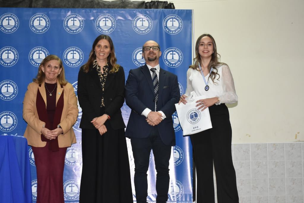 La UCALP reconoció la excelencia de sus estudiantes, abanderados y deportistas 