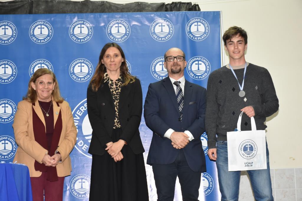La UCALP reconoció la excelencia de sus estudiantes, abanderados y deportistas 