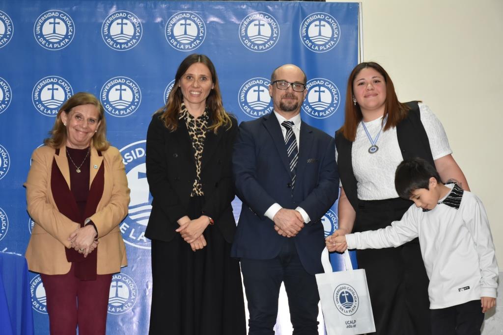 La UCALP reconoció la excelencia de sus estudiantes, abanderados y deportistas 