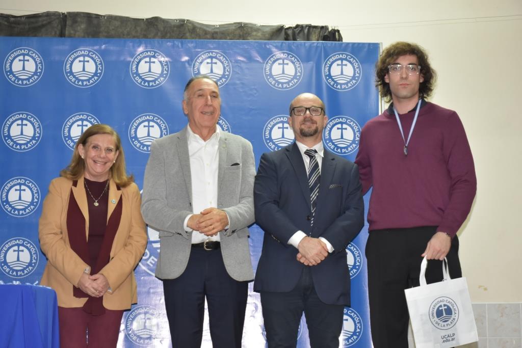 La UCALP reconoció la excelencia de sus estudiantes, abanderados y deportistas 