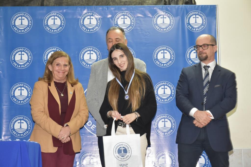 La UCALP reconoció la excelencia de sus estudiantes, abanderados y deportistas 