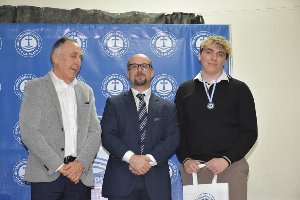 La UCALP reconoció la excelencia de sus estudiantes, abanderados y deportistas 