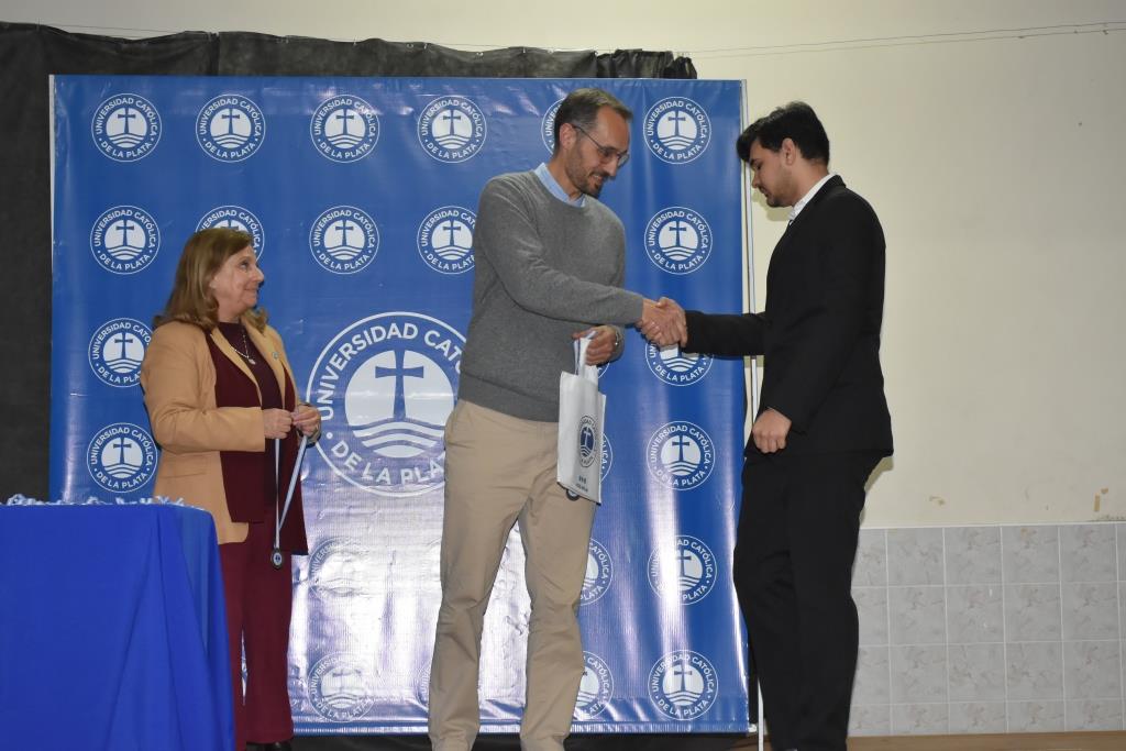 La UCALP reconoció la excelencia de sus estudiantes, abanderados y deportistas 