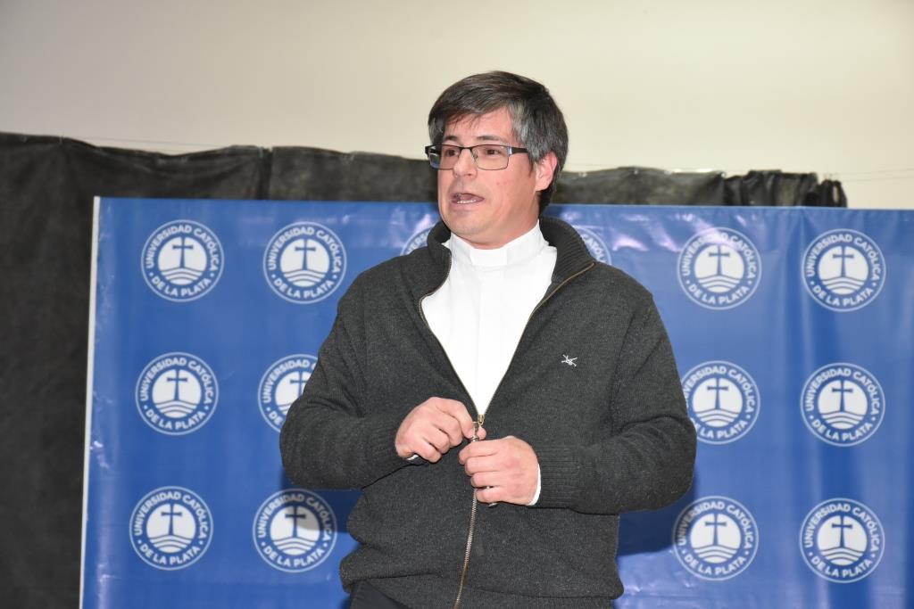 La UCALP reconoció la excelencia de sus estudiantes, abanderados y deportistas 