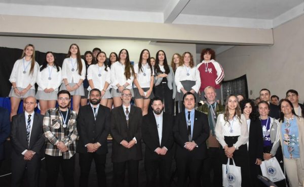 La UCALP reconoció la excelencia de sus estudiantes, abanderados y deportistas