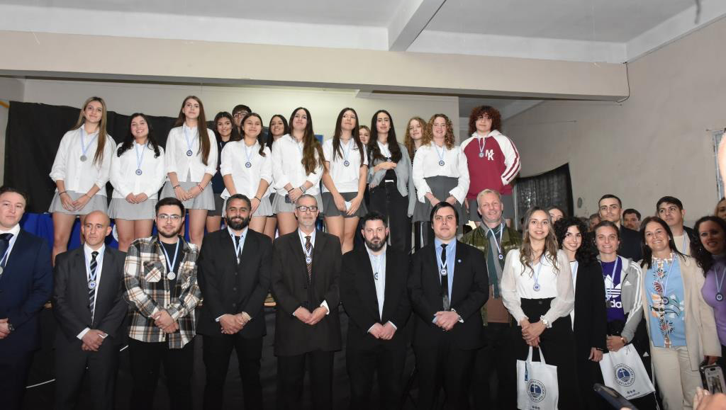 La UCALP reconoció la excelencia de sus estudiantes, abanderados y deportistas