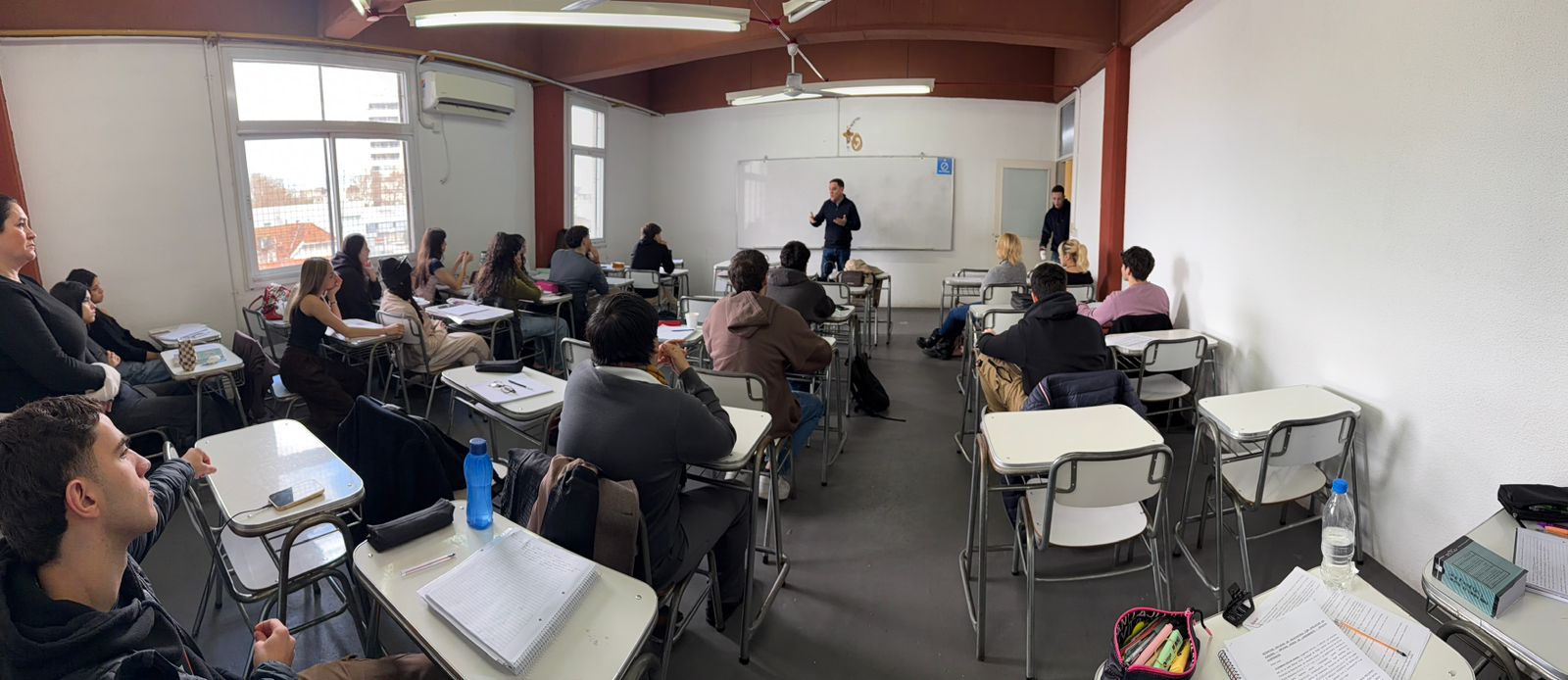 La Unidad de Relaciones Internacionales acercó sus propuestas a los estudiantes de la sede Bernal