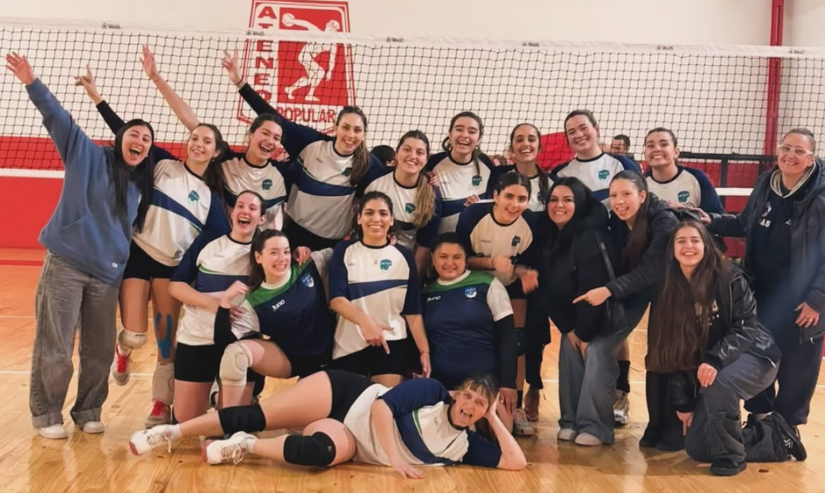 Primera victoria del vóley y el fútbol va por la clasificación