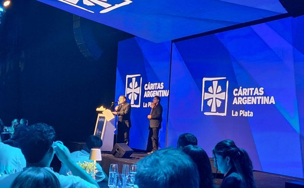 La UCALP presente en la Cena Anual Solidaria de Cáritas La Plata 2026