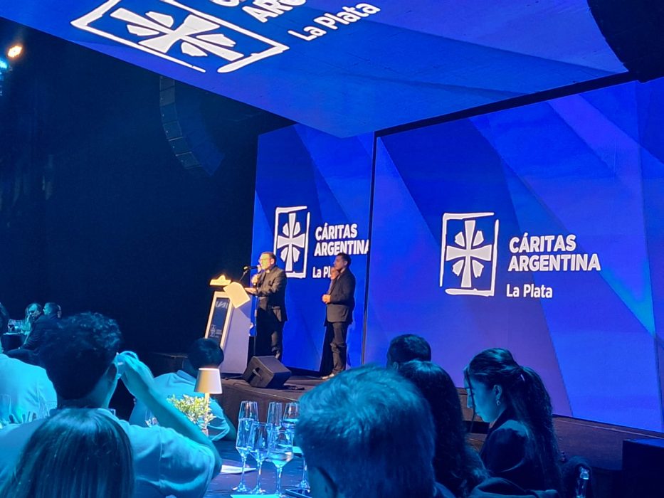 La UCALP presente en la Cena Anual Solidaria de Cáritas La Plata 2026