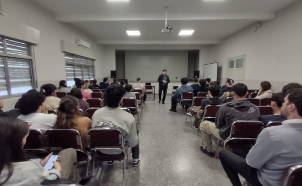 La comunidad de la UCALP se prepara para la llegada del Papa León XIV