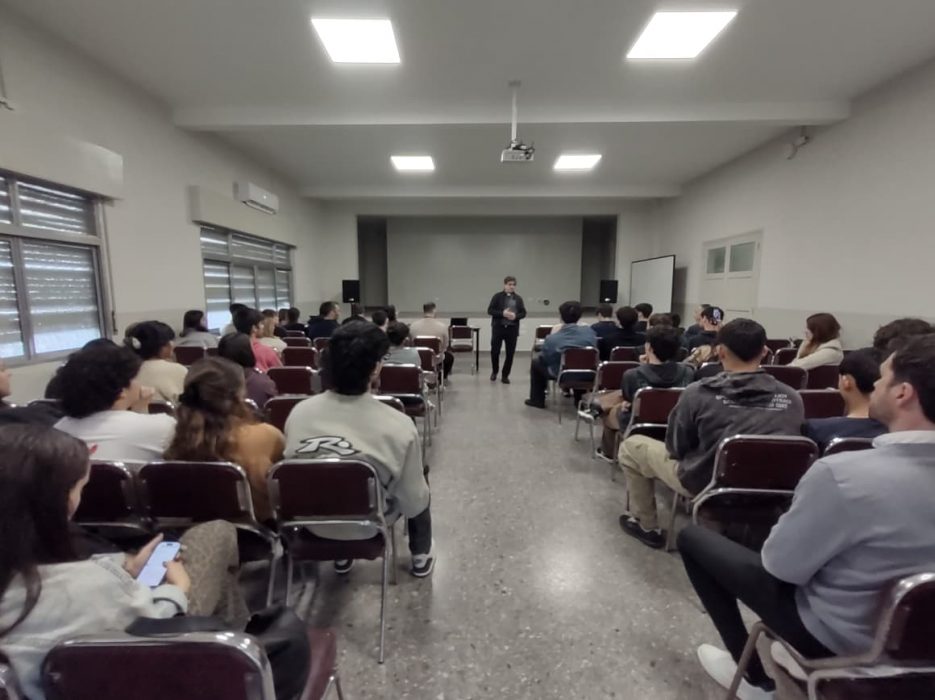 La comunidad de la UCALP se prepara para la llegada del Papa León XIV