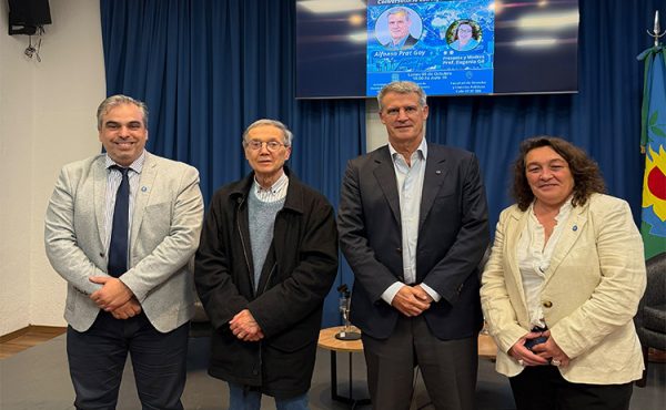 Conversatorio académico en la facultad de Derecho con Alfonso Prat Gay