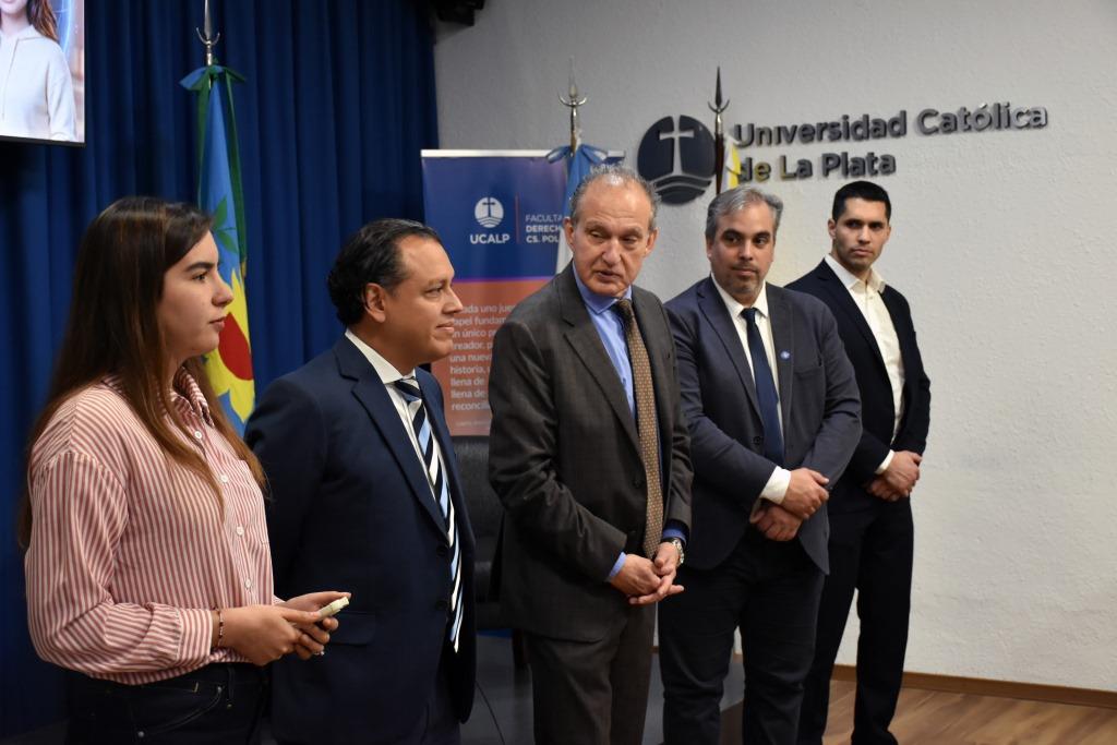 Experiencia diplomática y profesional en un curso para estudiantes de Ciencia Política