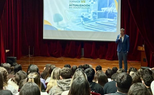 Futuros profesionales celebraron el Día del Odontólogo con una jornada de actualización