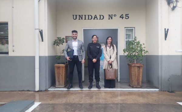 La Facultad de Derecho llevó una propuesta de formación a la Unidad 45