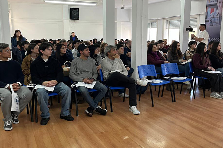La Expo UCALP 2026 convocó a cientos de alumnos y familias en la Sede Bernal