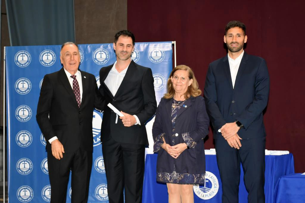 La facultad de Ciencias Económicas y Sociales celebró a sus nuevos graduados (1)