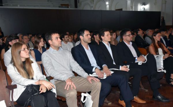 La facultad de Ciencias Económicas y Sociales celebró a sus nuevos graduados