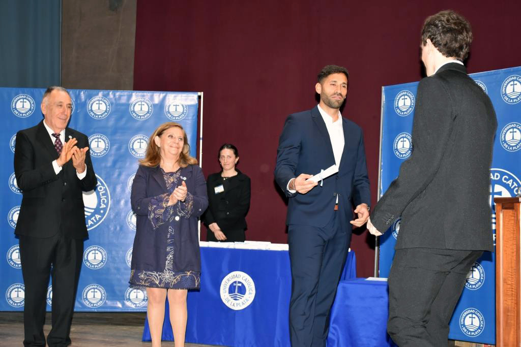 La facultad de Ciencias Económicas y Sociales celebró a sus nuevos graduados (2)