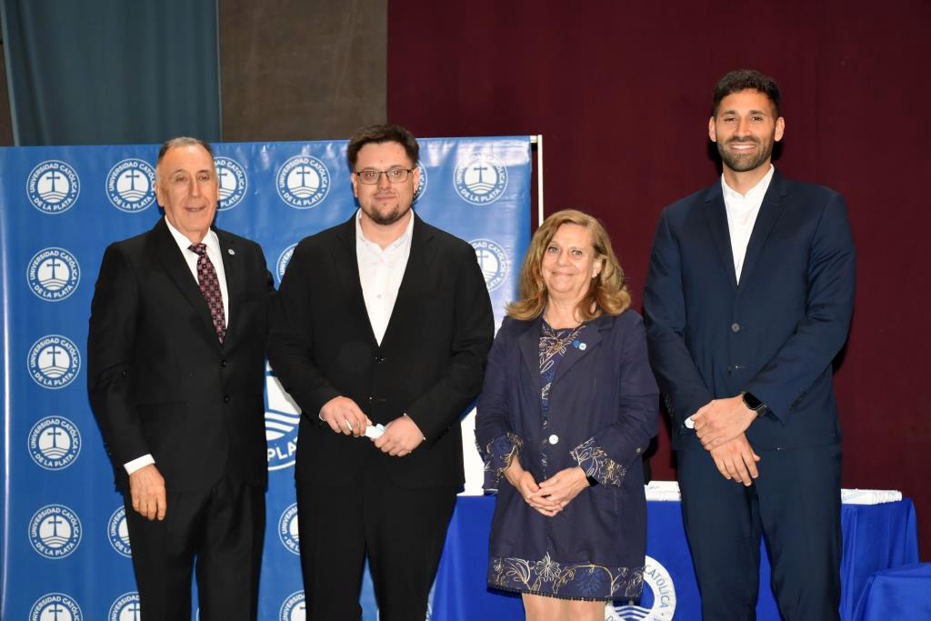 La facultad de Ciencias Económicas y Sociales celebró a sus nuevos graduados (3)