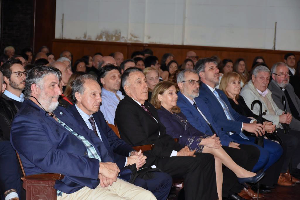La facultad de Ciencias Económicas y Sociales celebró a sus nuevos graduados (9)
