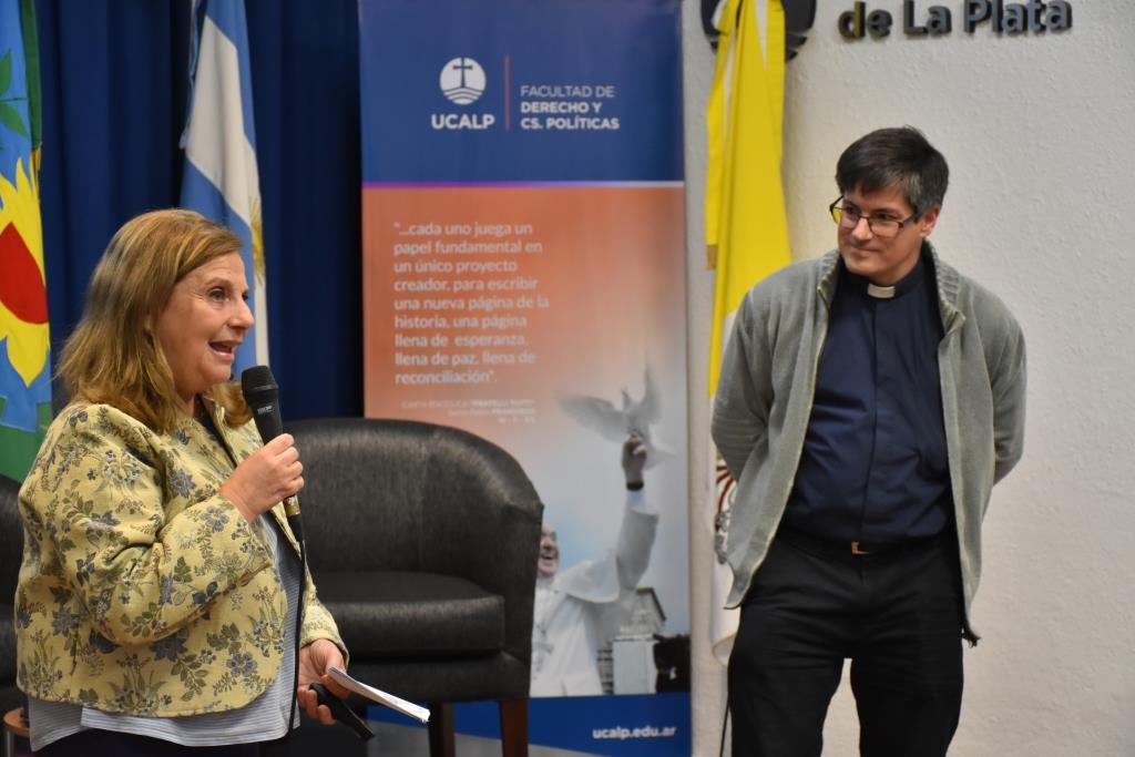 Expectativa, fe y oración por la salud del Papa León XIV en un emotivo conversatorio en la UCALP