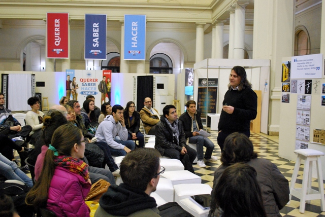 “Una presencia contemporánea” por el Arq. Juan Martín Flores