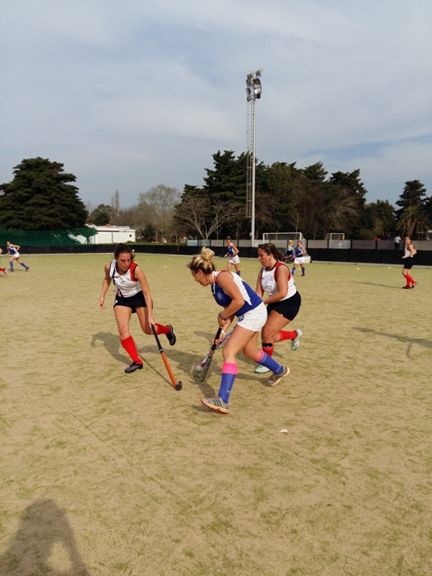 Triunfo del equipo de hockey de la UCALP ante Albatros