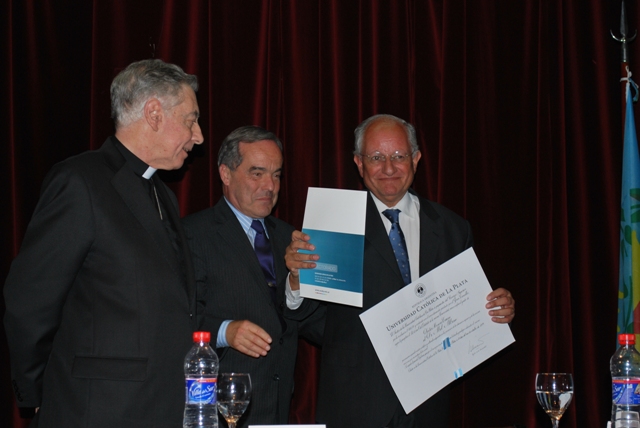 Doctorado Honoris Causa al Dr. Abel Albino