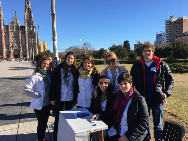 Alumnos de la Licenciatura en Nutrición participaron de la jornada de prevención del cáncer de colon
